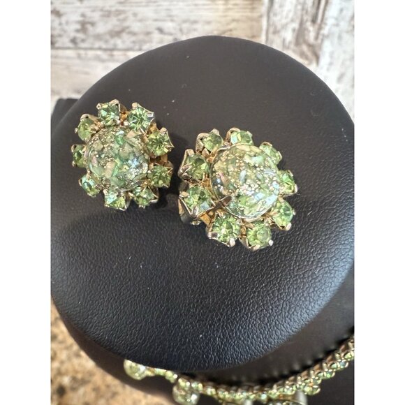 Vintage Gold Tone Green Glass Rhinestone Necklace Bracelet & Clip Earrings - Picture 9 of 12